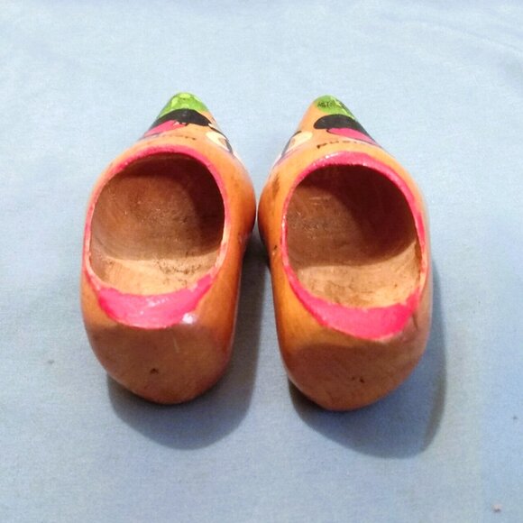 Vintage Mini Souvenir Wooden Clogs-Hand Painted-Hand Carved-Dutch Couple-4.5" - Picture 6 of 9